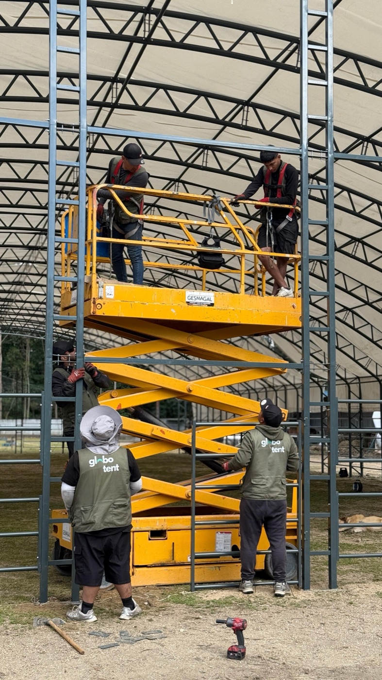 Installers on the lifting platform during roof assembly